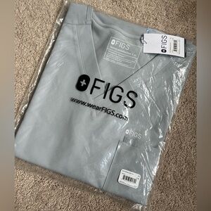 NEVER WORN WITH TAGS- FIGS Mens Silver arrows scrub joggers and top